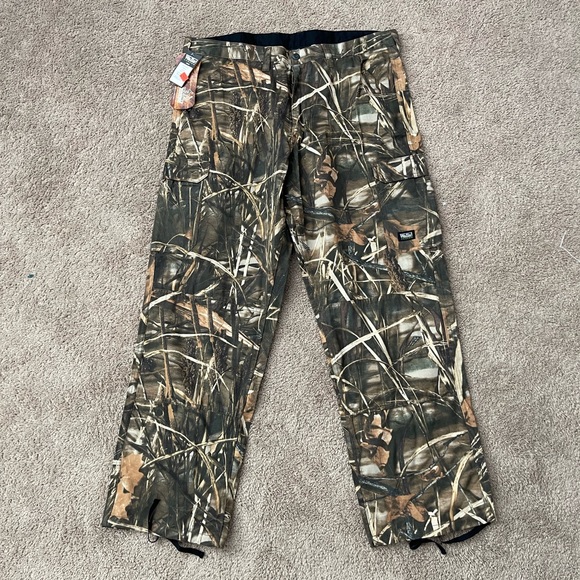 Walls Legend Men’s 6-Pocket Camo Cargo Pants - Picture 2 of 8